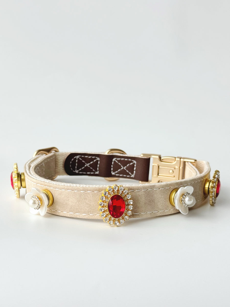 L-size cream buckle collar styled with five charms. Every size includes five selectable charms; extra charms and leash sold separately.
